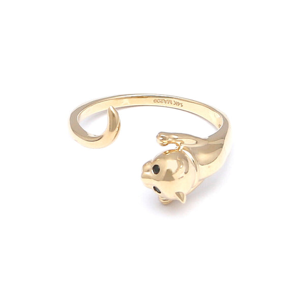 Anillo abierto motivo felino con sintéticos en oro amarillo 14 kilates.