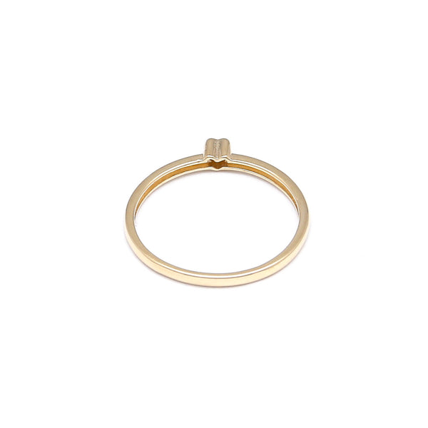 Anillo liso motivo corazón en oro amarillo 14 kilates.