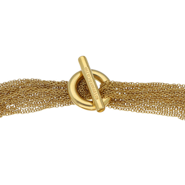 Pulsera de doce hilos eslabón cruzado firma Tiffany & Co en oro amarillo 18 kilates.