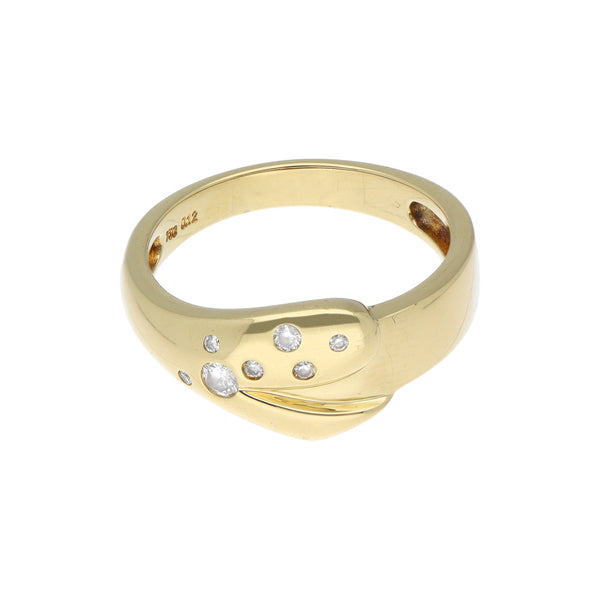 Anillo diseño especial con diamantes en oro amarillo 18 kilates.