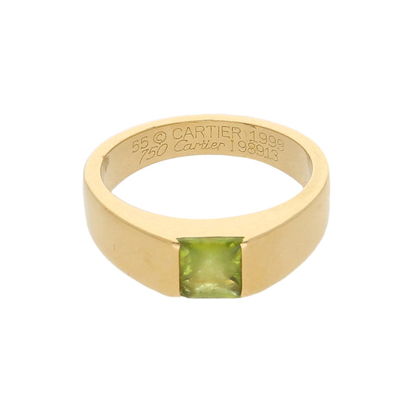 Anillo diseño especial firma Cartier con sintético en oro amarillo 18 kilates.