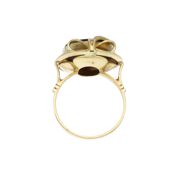 Anillo diseño especial con sintético y circonia en oro amarillo 14 kilates.