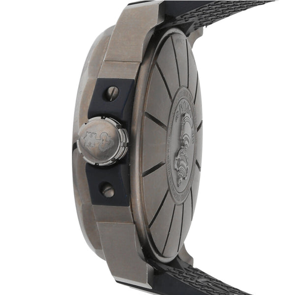 Reloj Corum para caballero modelo Admirals Cup Competition.