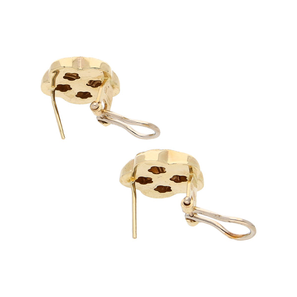 Aretes huecos motivo floral en oro dos tonos 14 kilates.