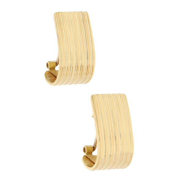 Aretes acanalados en oro amarillo 18 kilates.