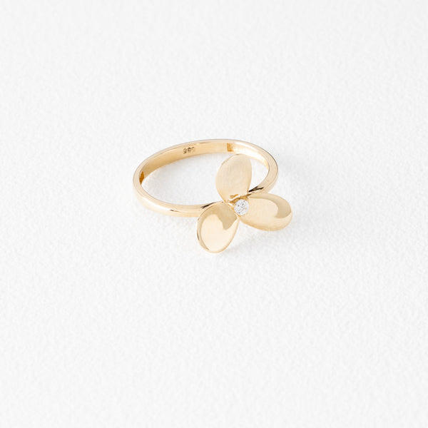 Anillo estilizado motivo floral con circonia en oro amarillo 14 kilates.