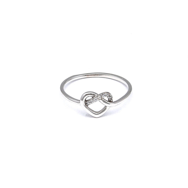 Anillo calado motivo corazón con circonias en oro blanco 14 kilates.