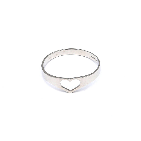 Anillo calado motivo corazón en oro blanco 14 kilates.