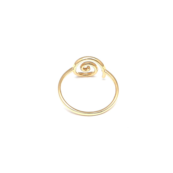 Anillo calado motivo espiral en oro amarillo 14 kilates.