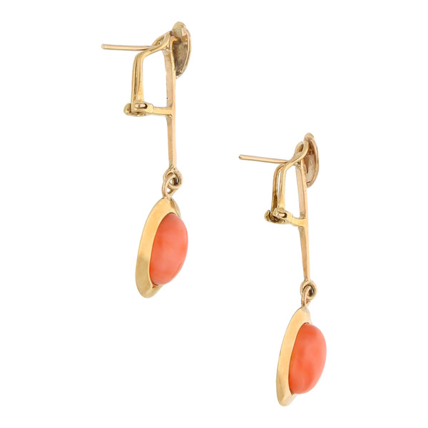 Aretes diseño especial con colgantes y coral en oro amarillo 14 kilates.