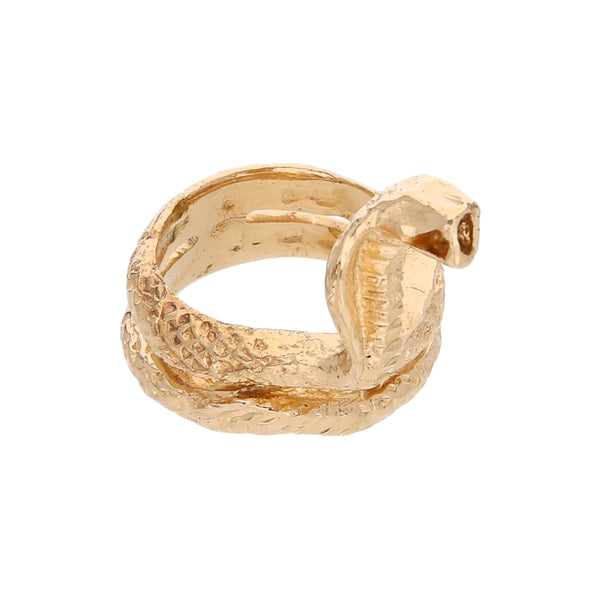 Anillo estilizado motivo cobra en oro amarillo 14 kilates.