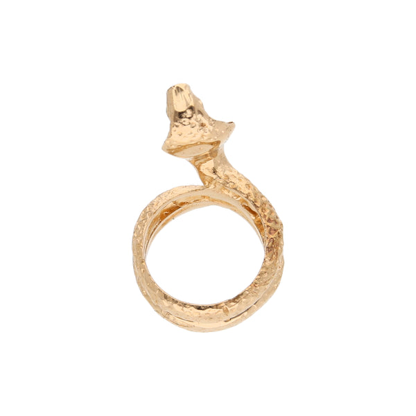 Anillo estilizado motivo cobra en oro amarillo 14 kilates.