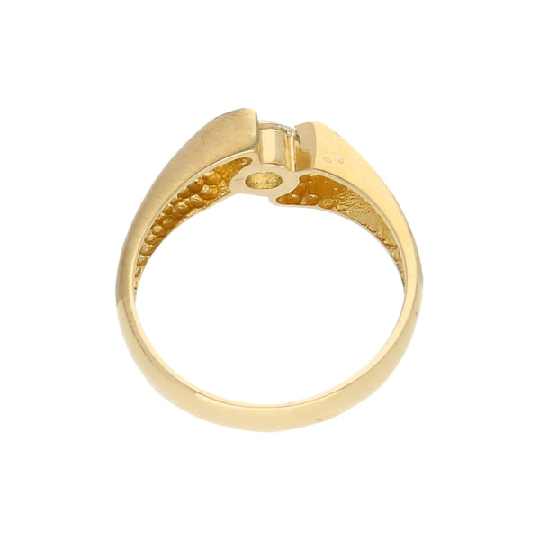 Anillo solitario con circonia en oro amarillo 14 kilates.