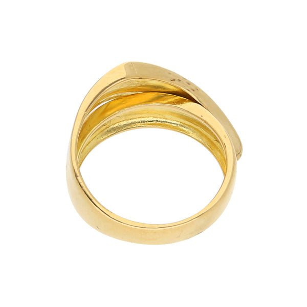 Anillo estilizado en oro amarillo 18 kilates.