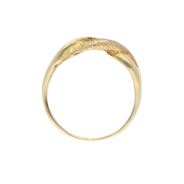 Anillo calado en oro amarillo 14 kilates.