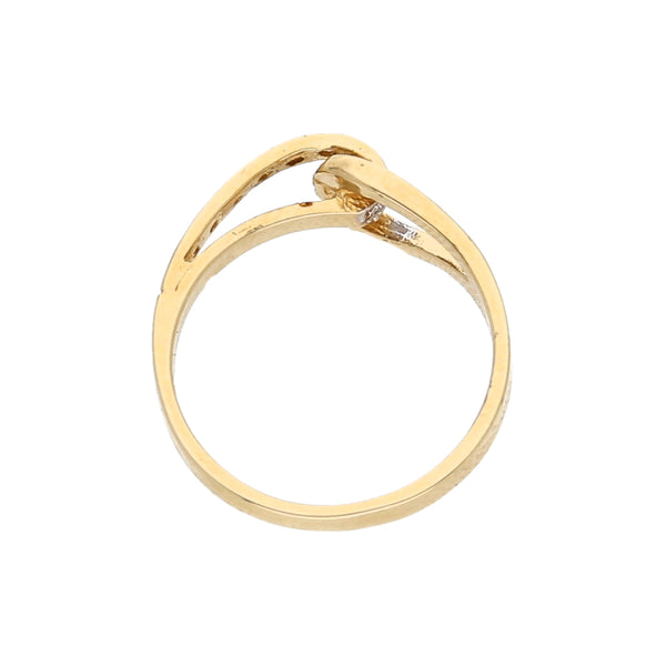 Anillo calado con circonias en oro amarillo 14 kilates.