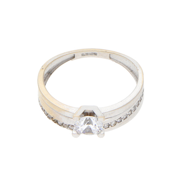 Anillo calado con circonias en oro blanco 14 kilates.