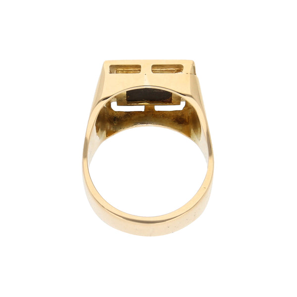 Anillo tipo sello con ónix en oro amarillo 14 kilates.