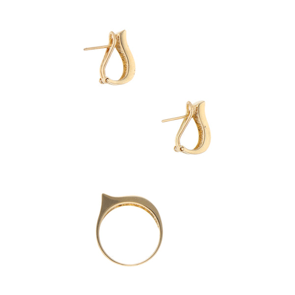 Juego de anillo y aretes diseño especial con diamantes y sintéticos en oro amarillo 14 kilates.