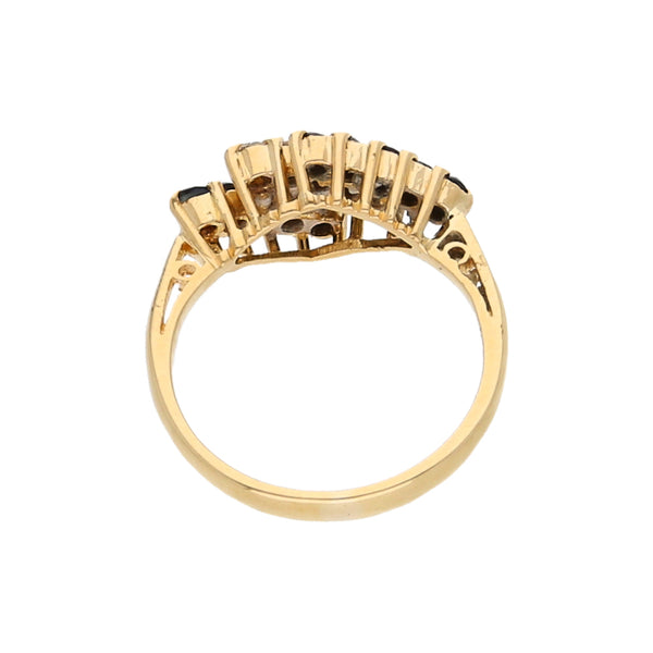 Anillo diseño especial con zafiros y circonias en oro amarillo 18 kilates.