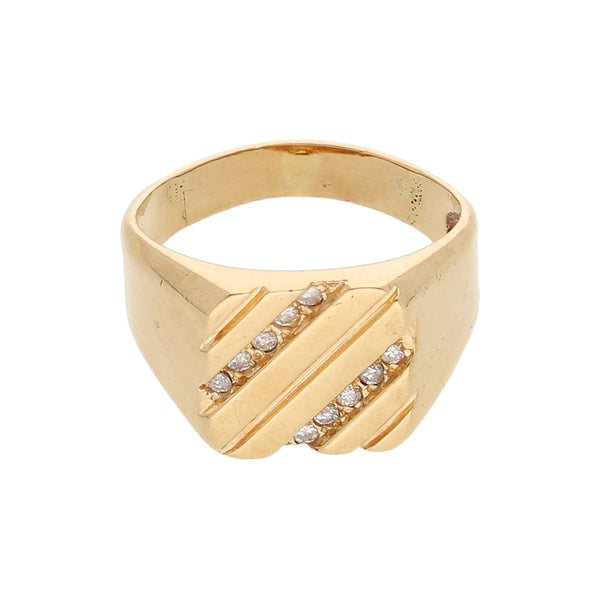 Anillo tipo sello con diamantes en oro amarillo 14 kilates.