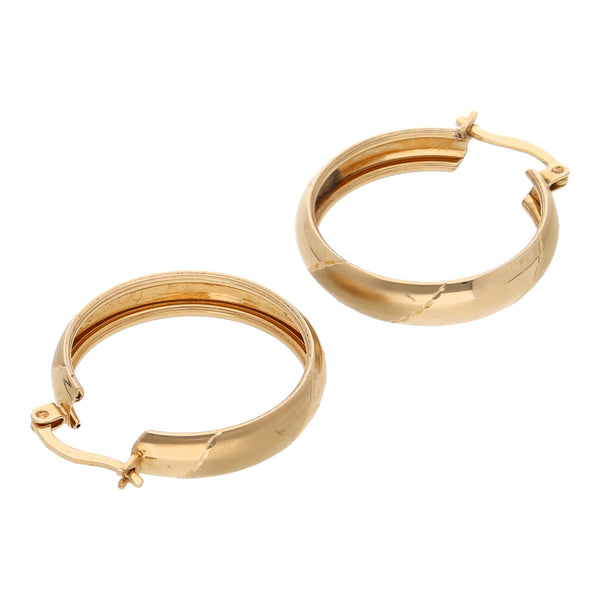 Arracadas diseño especial en oro amarillo 14 kilates.