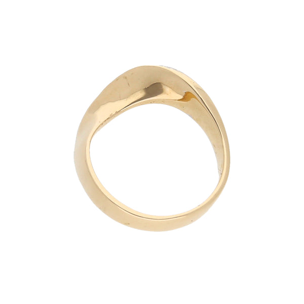 Anillo ondulado con sintéticos en oro amarillo 14 kilates.