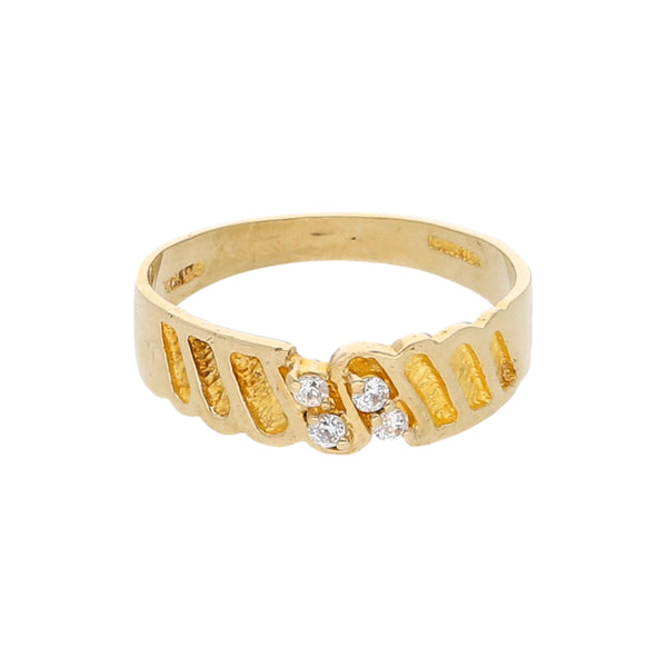 Anillo diseño especial con circonias en oro amarillo 14 kilates.