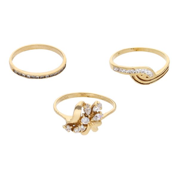 Tres anillos diseño especial con circonias en oro amarillo 14 kilates.