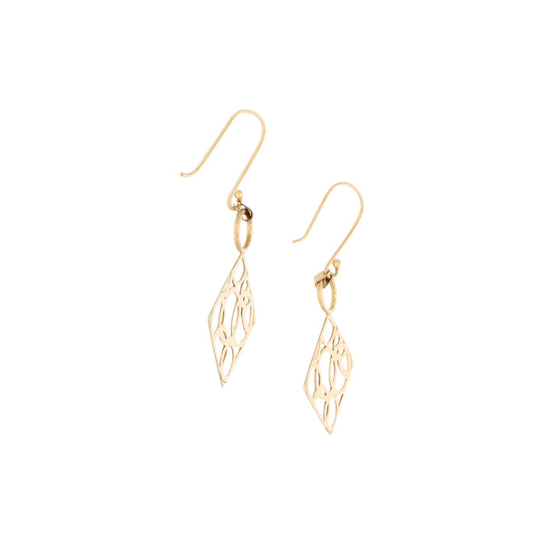 Aretes calados en oro amarillo 14 kilates.