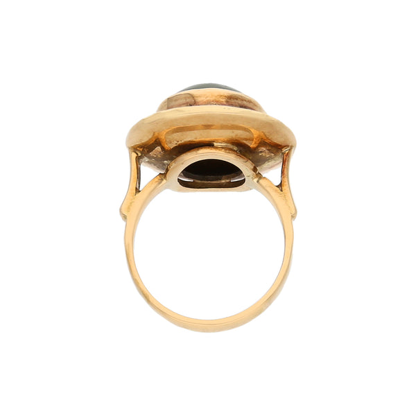 Anillo diseño especial con sintético en oro amarillo 14 kilates.