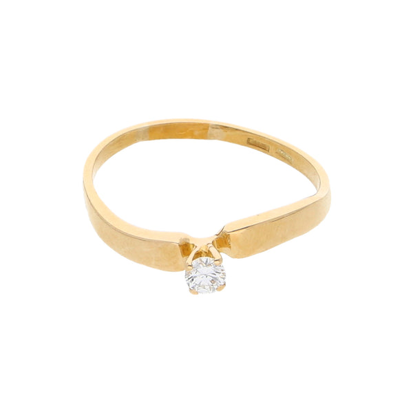 Anillo solitario con diamante en oro amarillo 14 kilates.