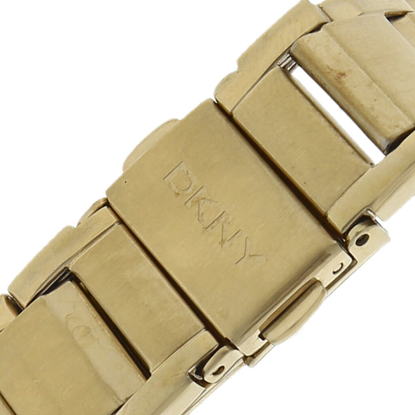 Reloj DKNY para dama en acero chapa.