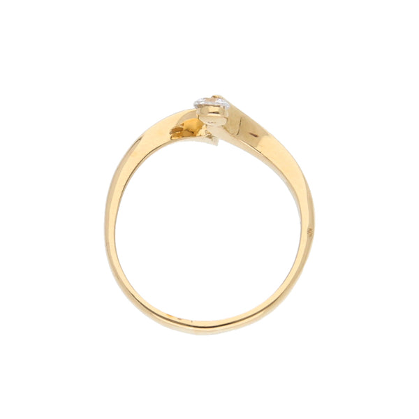 Anillo diseño especial con circonia en oro amarillo 14 kilates.