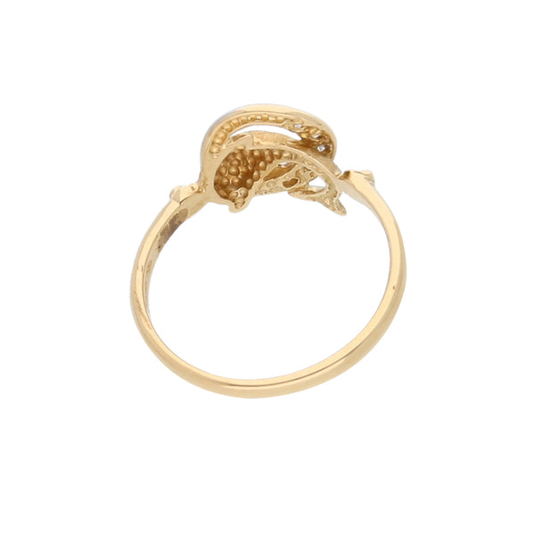 Anillo diseño especial motivo delfín con circonias en oro amarillo 14 kilates.