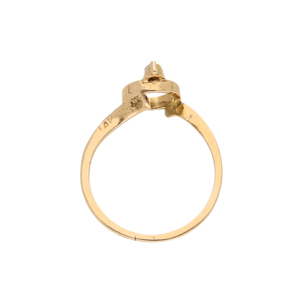 Anillo calado con circonia en oro amarillo 14 kilates.