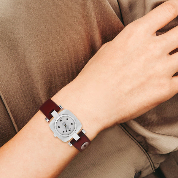 Reloj Tissot para dama en acero inoxidable pulso piel.