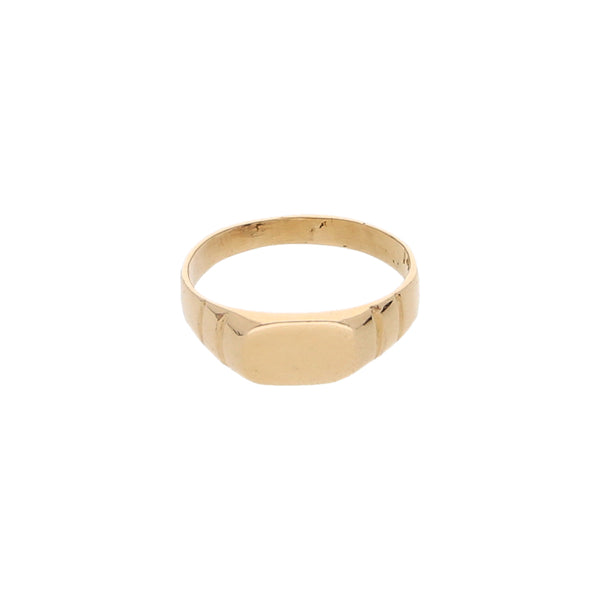 Anillo infantil tipo sello en oro amarillo 14 kilates.