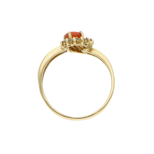 Anillo diseño especial con coral y circonias en oro amarillo 14 kilates.