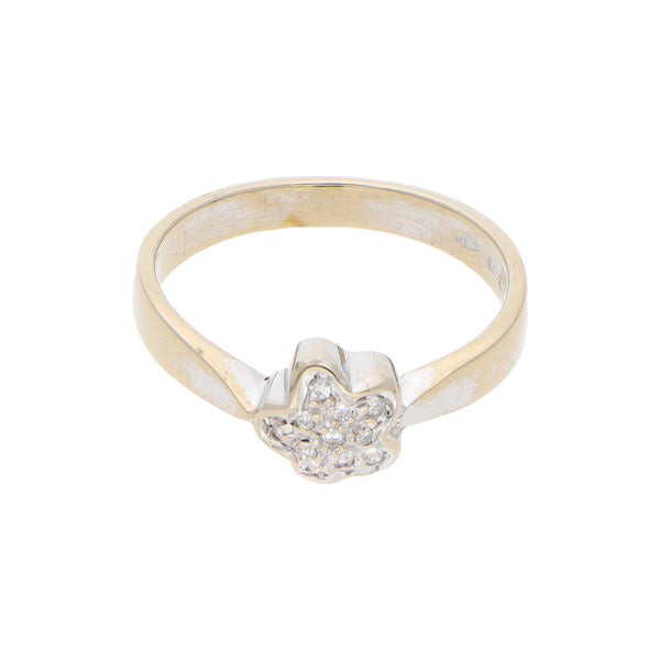 Anillo diseño especial con diamantes motivo flor en oro blanco 18 kilates.