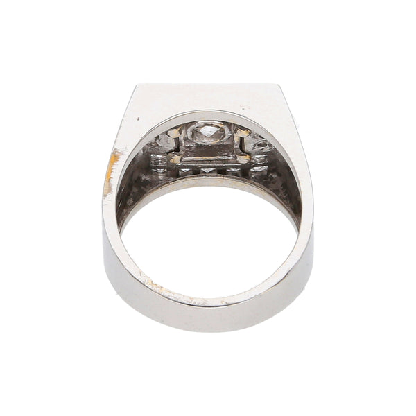 Anillo diseño especial con sintéticos en oro blanco 14 kilates.