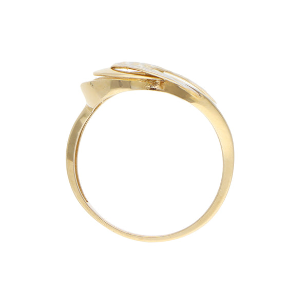 Anillo estilizado en oro amarillo 14 kilates.