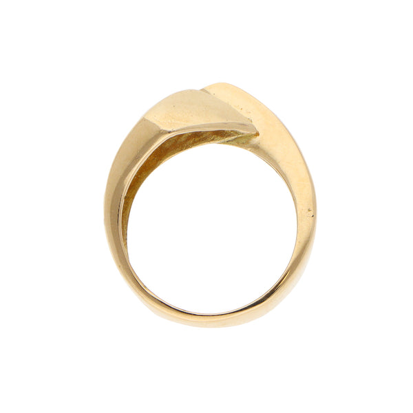 Anillo diseño especial en oro amarillo 18 kilates.