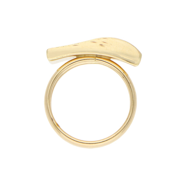 Anillo estilizado calado en oro amarillo 14 kilates.