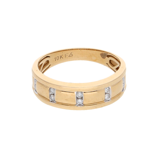 Anillo acanalado con diamantes en oro amarillo 10 kilates.