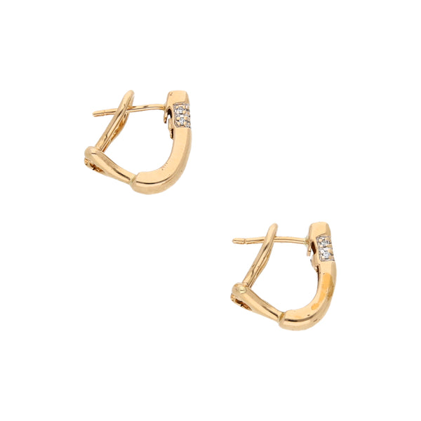 Aretes estilizados con diamantes en oro amarillo 14 kilates.