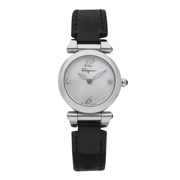 Reloj Salvatore Ferragamo para dama en acero inoxidable pulso piel.