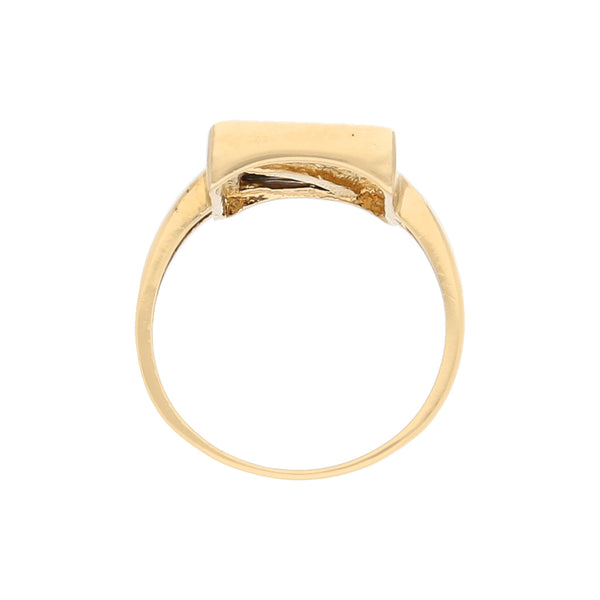 Anillo estilizado con sintéticos en oro amarillo 14 kilates.