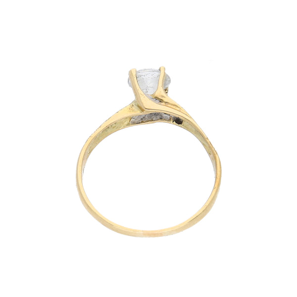 Anillo solitario con circonia en oro amarillo 14 kilates.