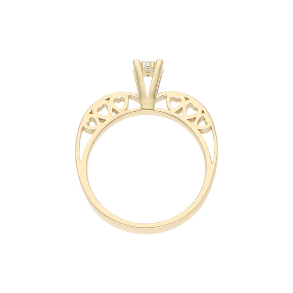 Anillo calado motivo corazones con circonias en oro amarillo 14 kilates.